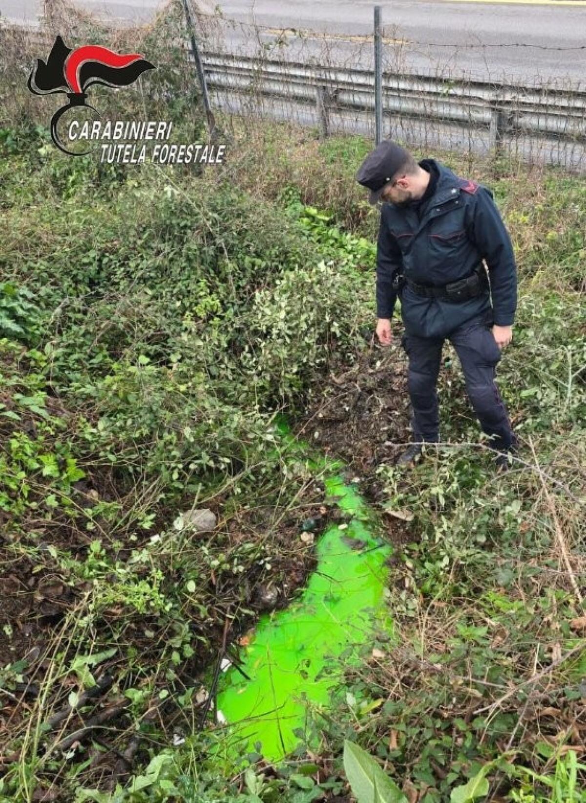Conceria scaricava acqua del piazzale e dell'opificio nella Solofrana, denunciato imprenditore - 