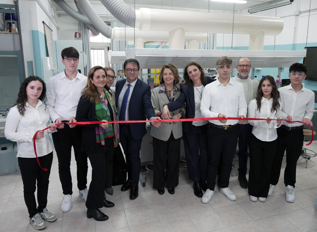 Inaugurato il nuovo laboratorio di scienze del Liceo Scientifico Nino Cortese di Maddaloni - 