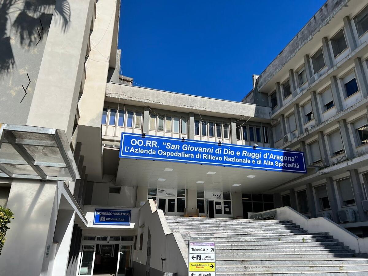 L'ospedale nega ad una trans il reparto femminile, interviene Fico - 