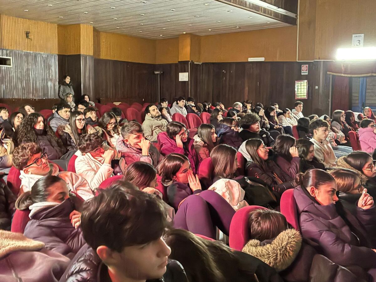 Gli studenti dell’IIS Lombardi incantati dalla della Lectio Magistralis della Prof.ssa Giovanna Pace - 