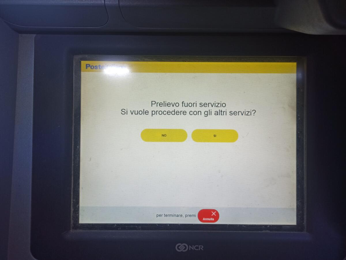 Cervinara, il paradosso dei Postamat: tra guasti cronici in Via Roma e cancelli chiusi a Ferrari - 