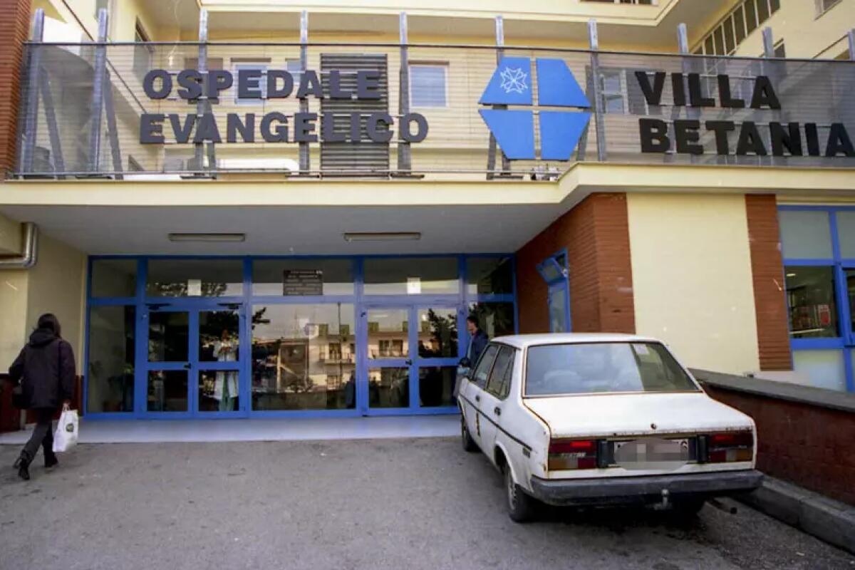 22enne uccisa con una coltellata alla schiena, Polizia cerca il fratello - 