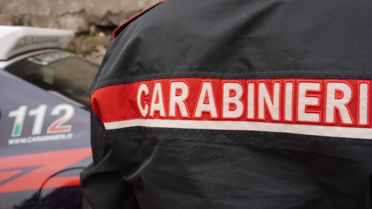 Fuggono da Carabinieri con minicar, lanciano chiave per colpire la 'gazzella' - 