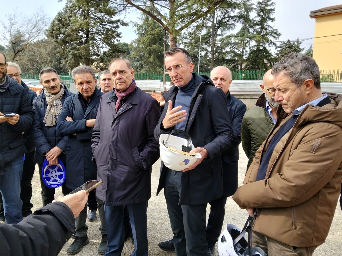 Mastella Visita il Cantiere della Scuola "Bosco Lucarelli" - 