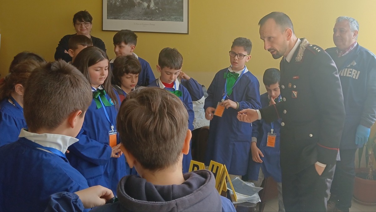 Mirabella, bimbi in caserma: una giornata da Carabinieri - 