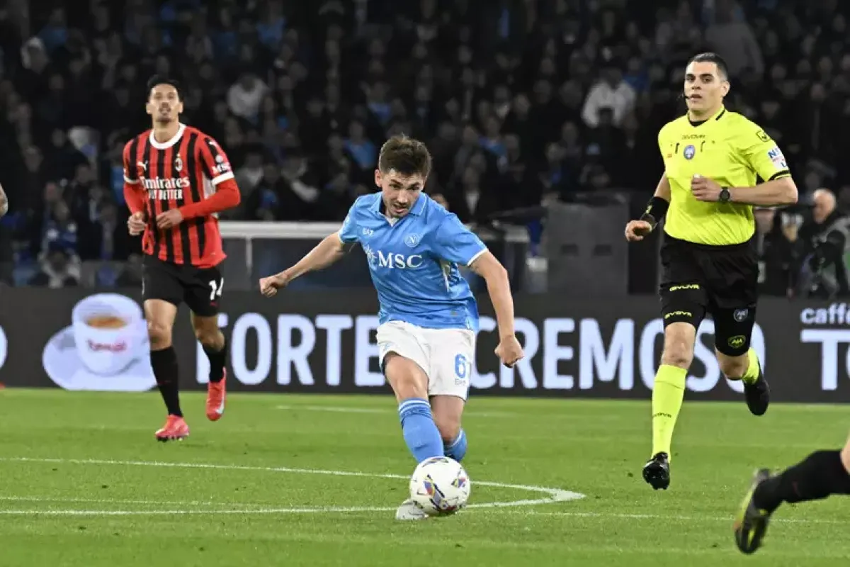 Napoli tra emergenza e sogni di secondo posto - 