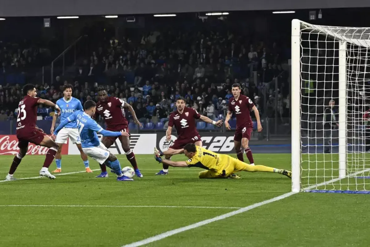 Napoli di corto muso: Alisson ed Elmas stendono il Torino - 