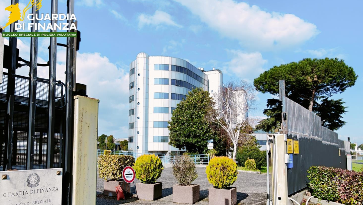 Conti svuotati a migliaia di persone: 2 arresti per truffe - 