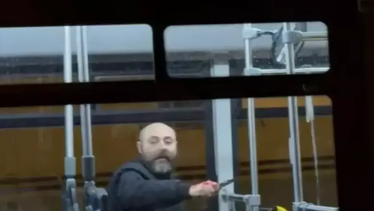 Suicida in ospedale l'uomo che accoltellò l'avvocata sul bus - 