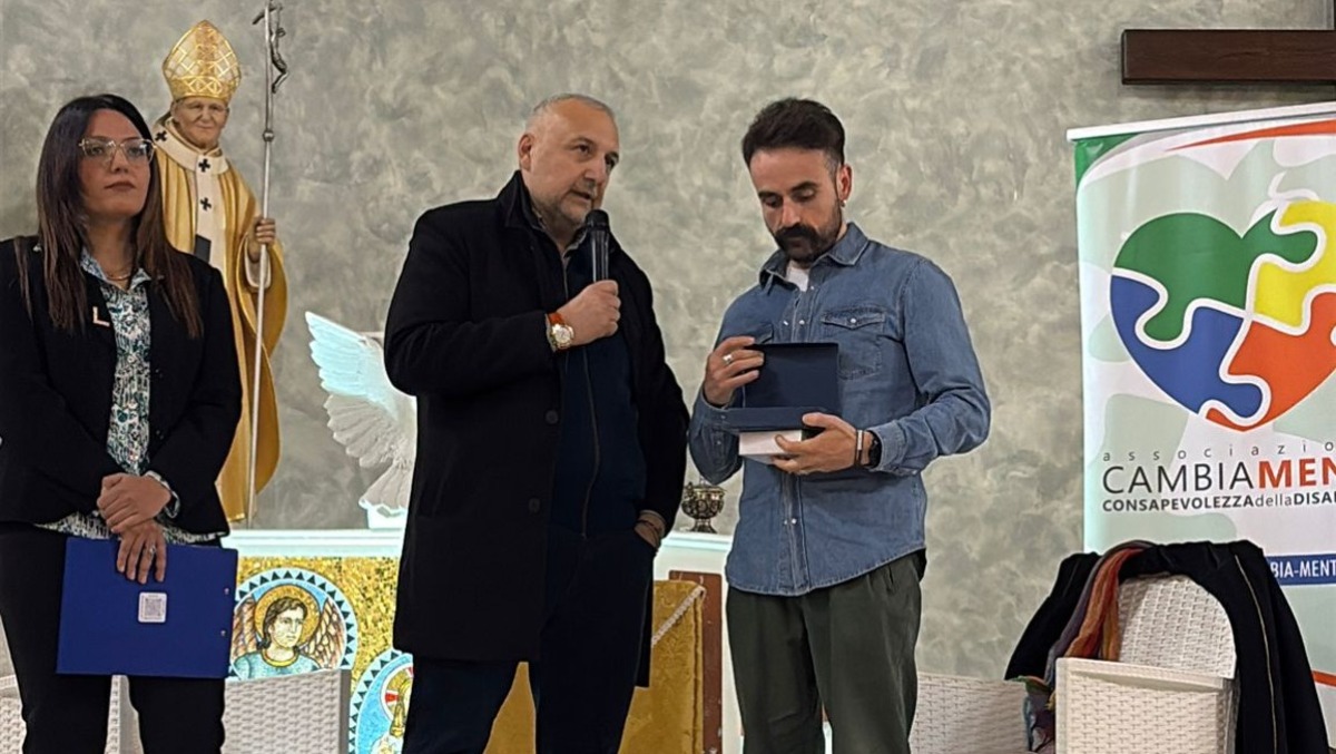 Cervinara, oltre 300 cuori per il libro di Don R. Faccenda - 