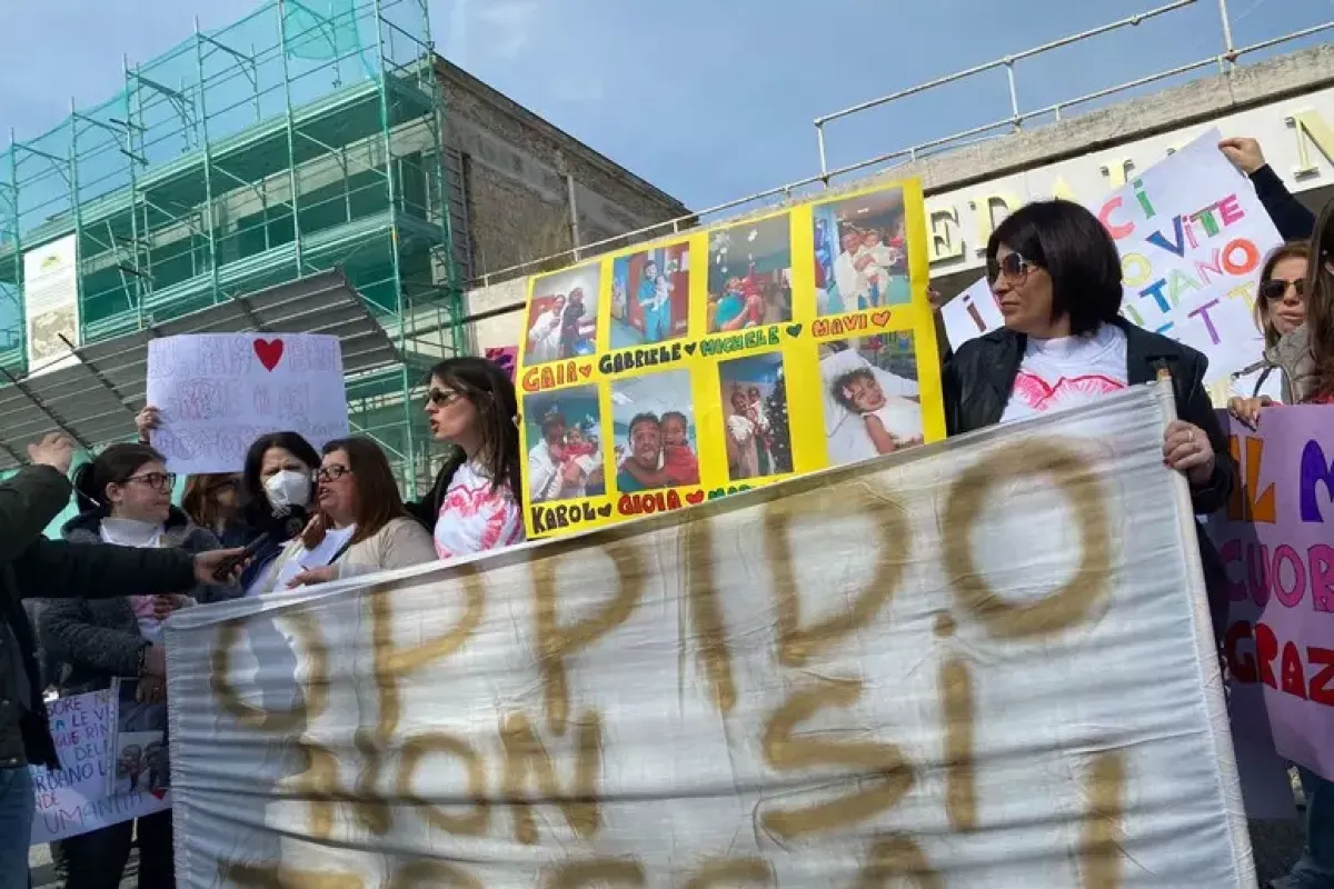 "Oppido non si tocca": Il grido dei genitori del Monaldi - 