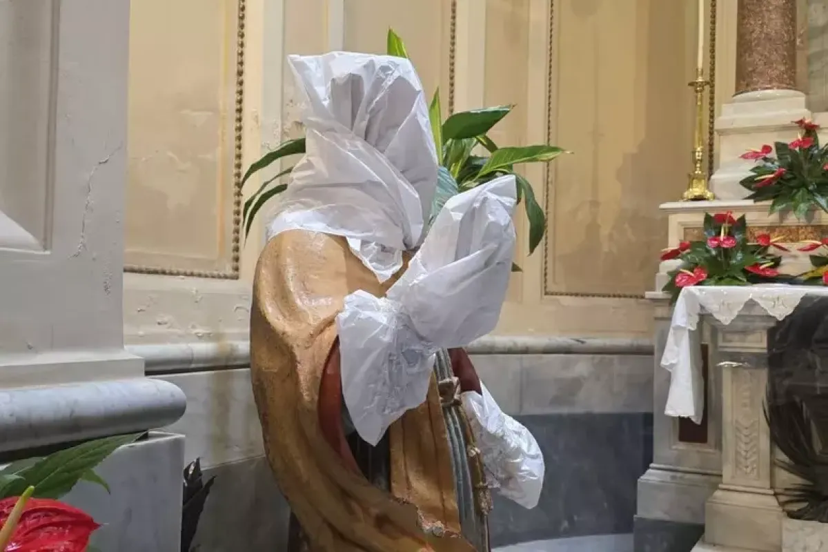 Nola,choc in Cattedrale:danneggiata la statua di San Paolino - 