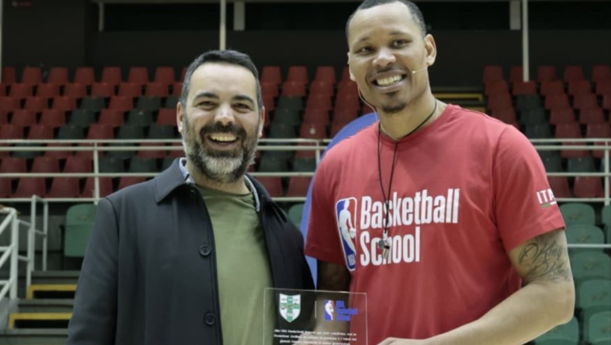 Il basket a stelle e strisce conquista Avellino: successo per il Player Clinic con Alex Acker - 