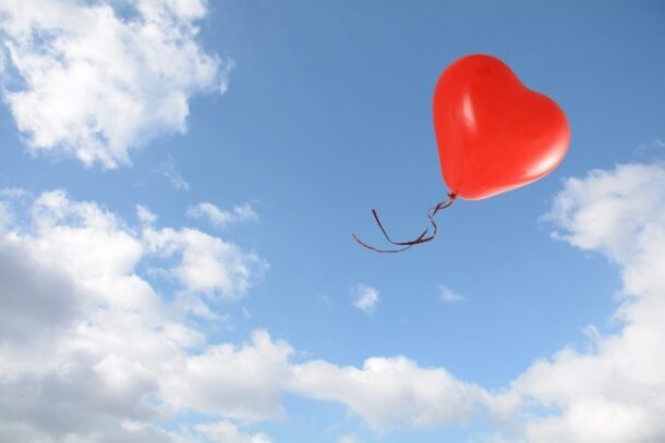 L'addio alla piccola Ginevra: un dolore che unisce e chiede verità - 