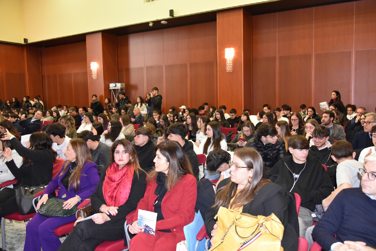 Il Liceo "Fermi" di Montesarchio protagonista al "Giro d’Italia del Made in Italy" a Napoli - 