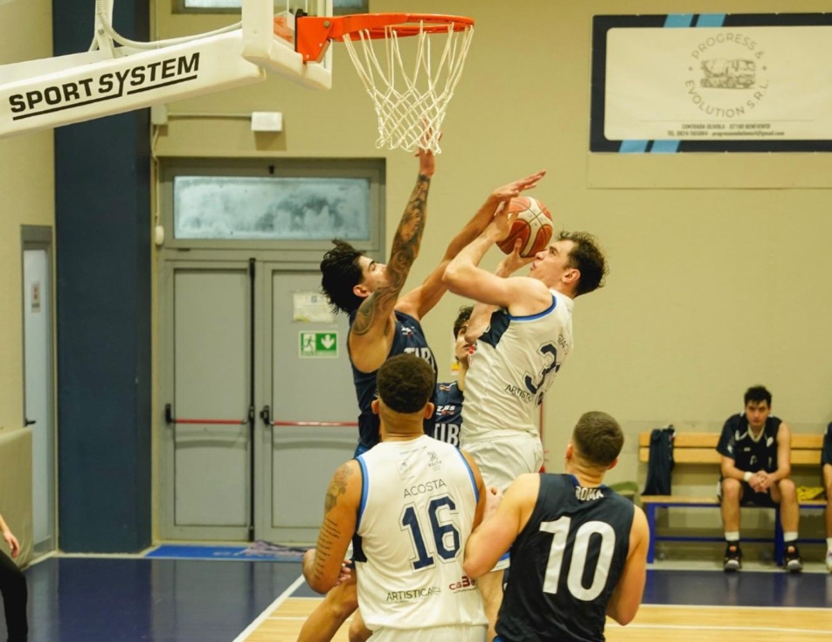 Scandone-Benevento: Il Derby della Verità accende il PalaDelMauro - 