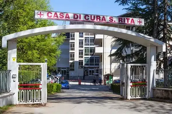 Incidente alla Clinica Santa Rita di Atripalda: si indaga sulla dinamica. Comunità in ansia per il 68enne - 