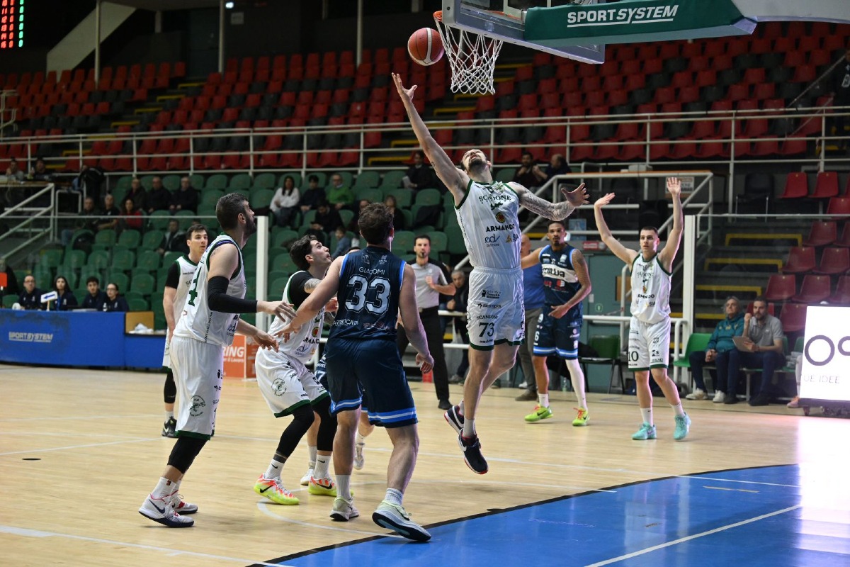 Scandone Avellino travolge Benevento: ottava sinfonia e secondo posto - 