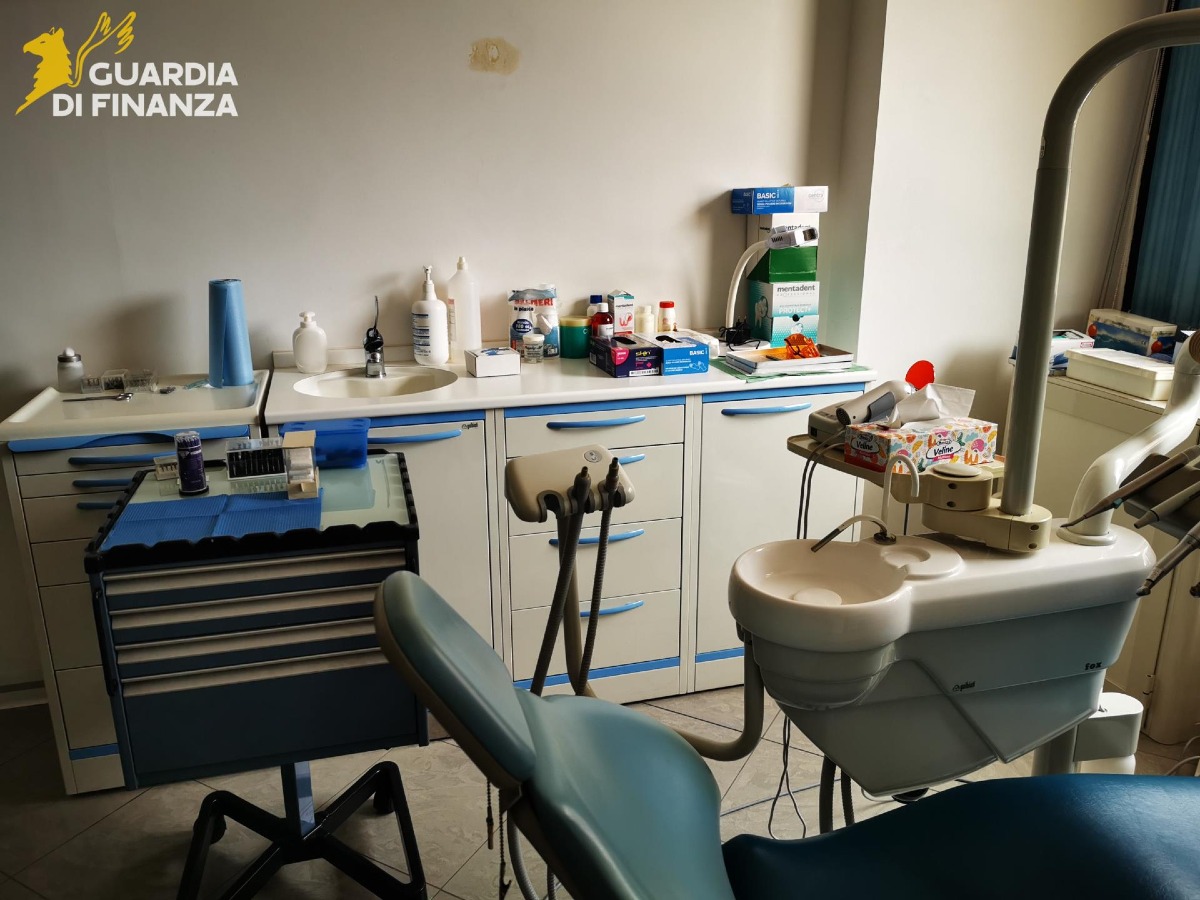 Irpinia, scoperto falso studio dentistico: denunciati due abusivi - 
