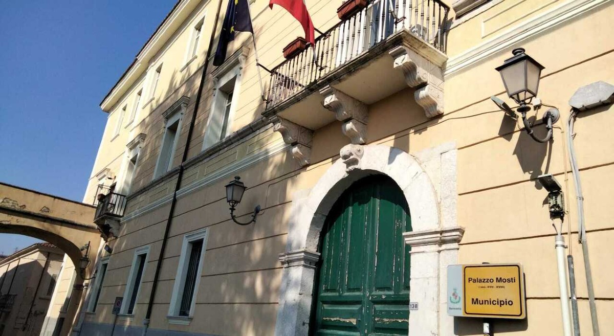 "Quando si tira troppo la corda, si spezza": Il ciclone Santamaria travolge Palazzo Mosti - 