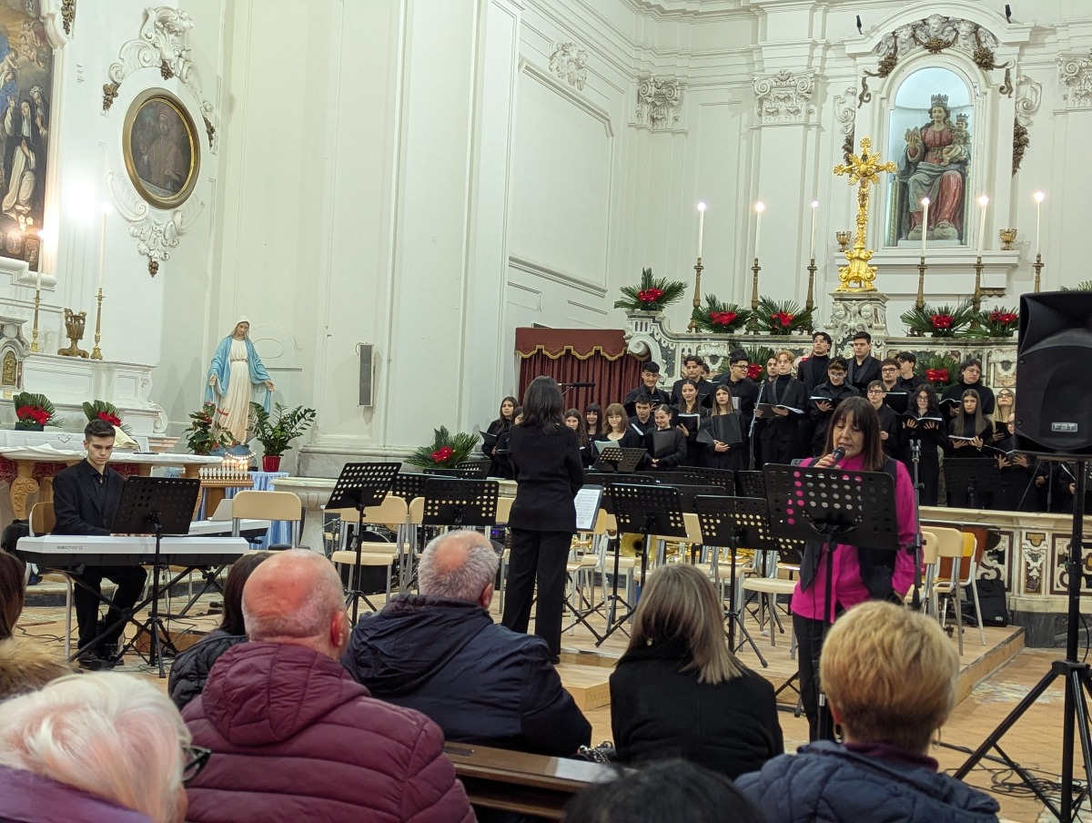 “Il viaggio dell’anima”: al Liceo “Lombardi” la musica si fa messaggio di pace - 