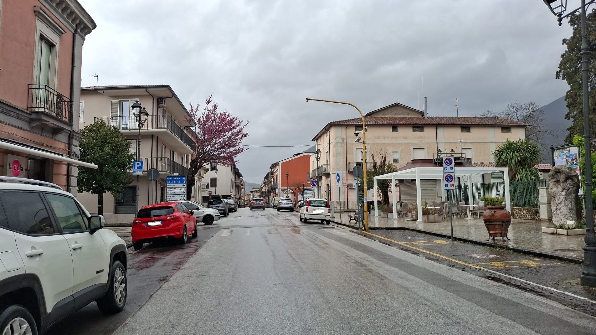 Pasqua a Cervinara: Isola Pedonale e Nuova Viabilità in Via Roma - 