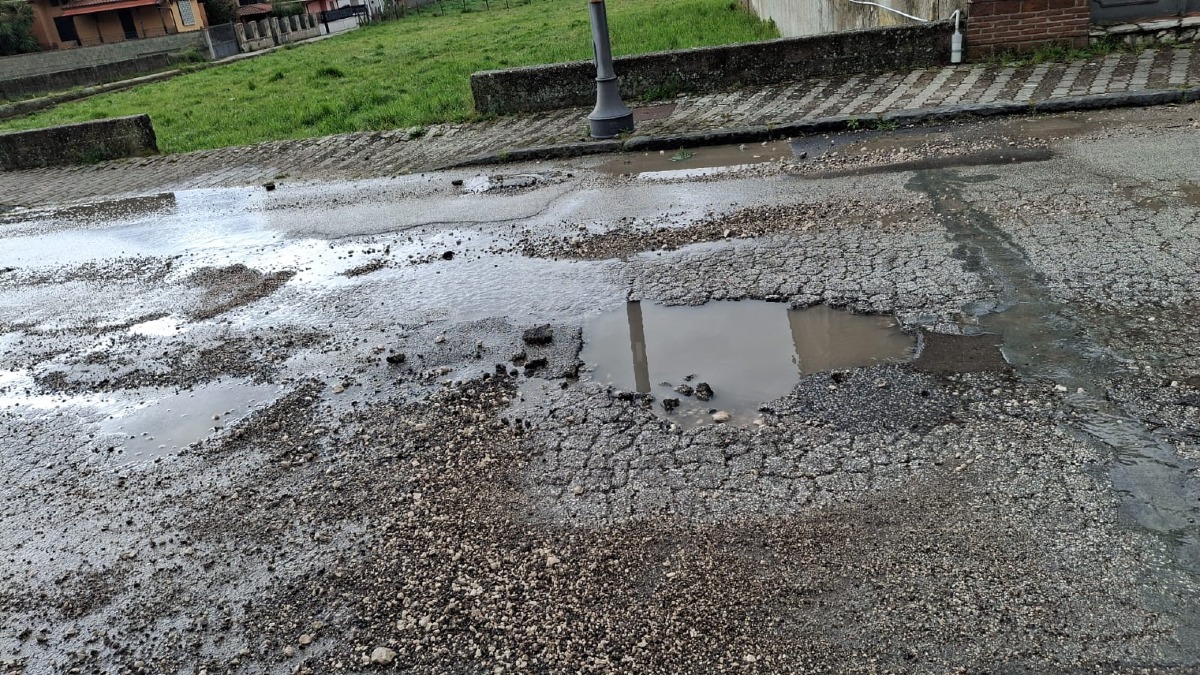 Cervinara: la viabilità è reduce da un bombardamento - 