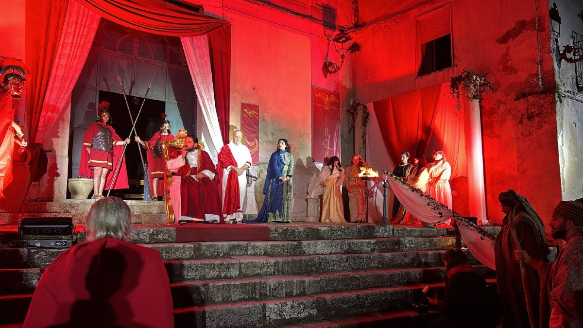 Cervinara, il Miracolo della Tradizione: Successo per la XXXIV Via Crucis Vivente - 