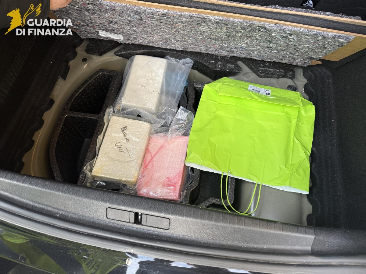 Ariano Irpino, colpo allo spaccio: sequestrati 3,3 kg di cocaina pura - 