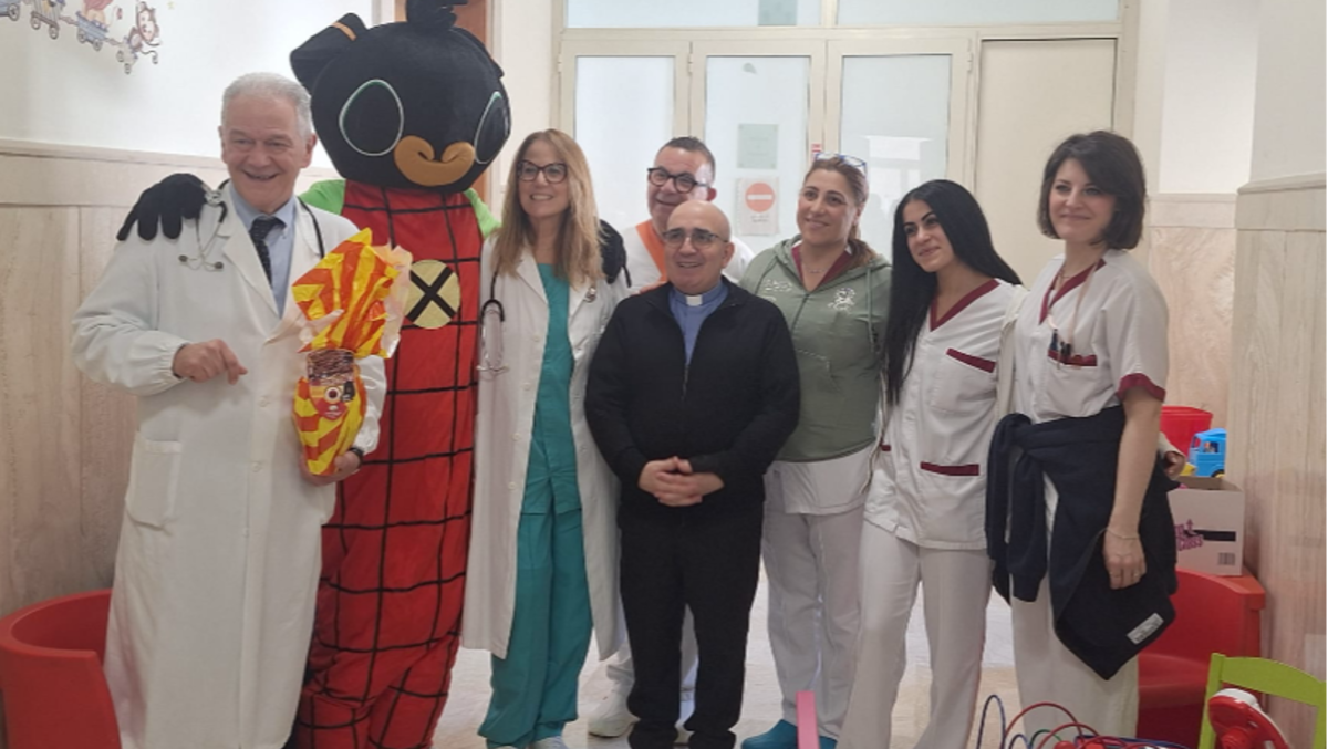 Cuore Giallorosso: la Curva Sud porta la Pasqua ai bimbi del Sacro Cuore - 