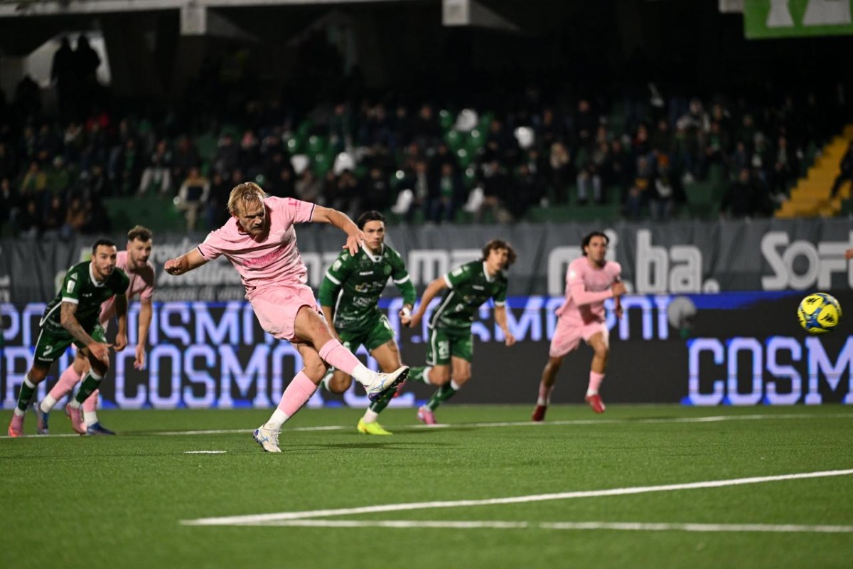 Il Palermo vola davanti a Mattarella: Avellino battuto 2-0 - 