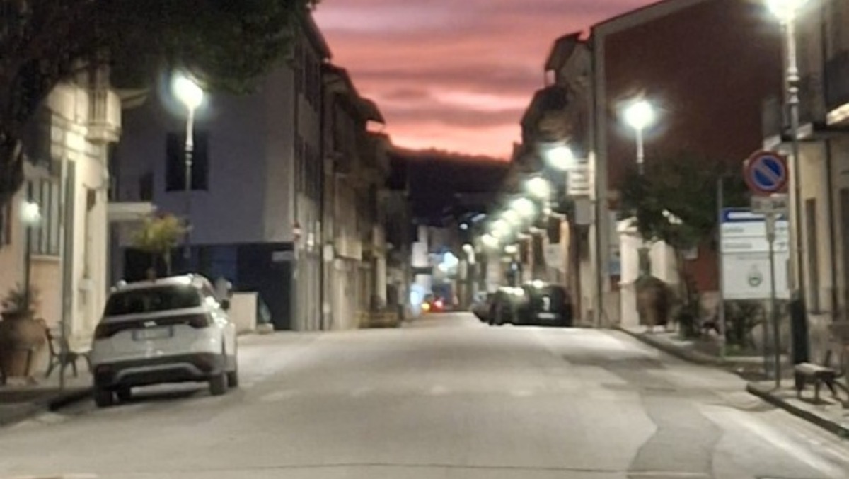 In via Roma a Cervinara: faccia a faccia tra "vecchie conoscenze" scatena il panico - 