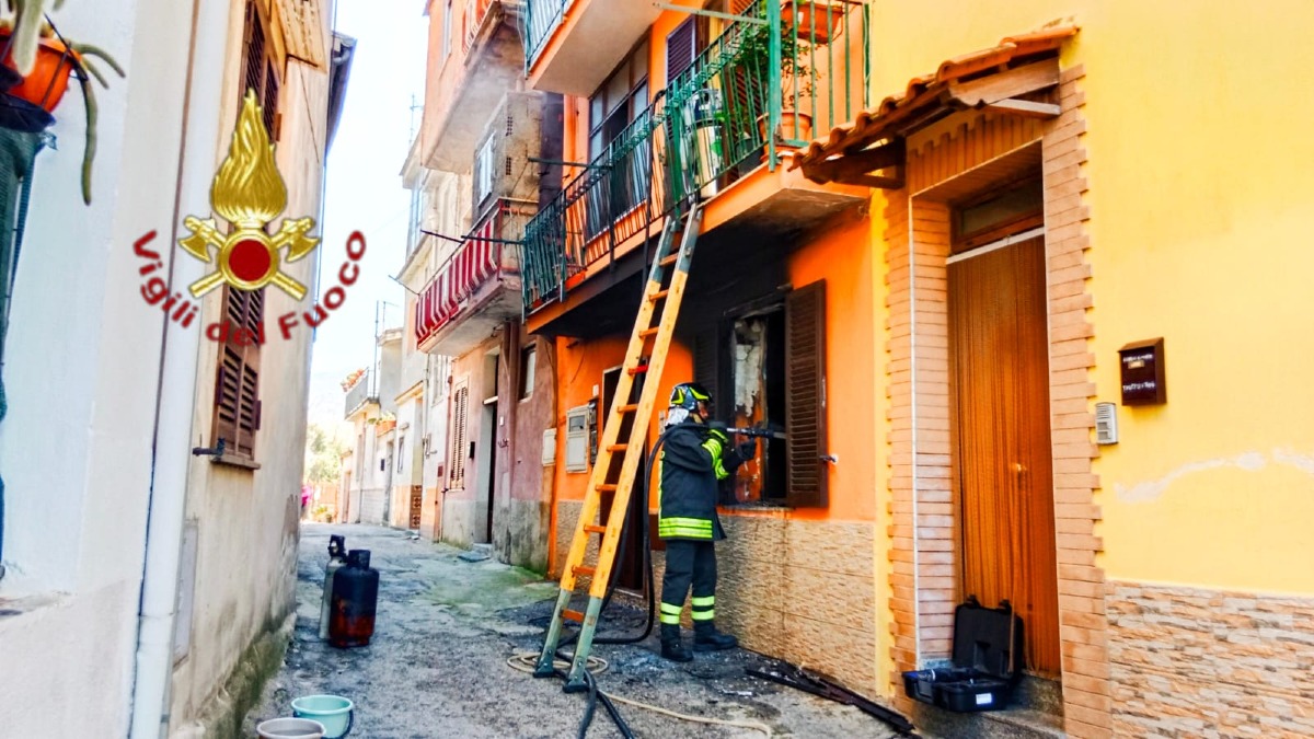 Taurano, incendio in casa: donna gravissima con ustioni sull'80% del corpo - 