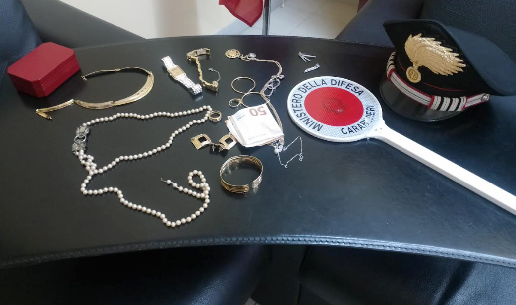 Sottrae 50 mila euro in oro e contanti ad un 98enne: arrestato 19enne dai Carabinieri - 