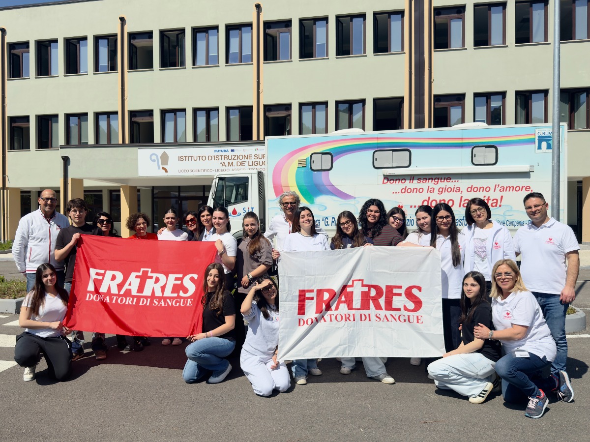 Solidarietà tra i banchi: 25 studenti del "de' Liguori" diventano donatori di sangue - 