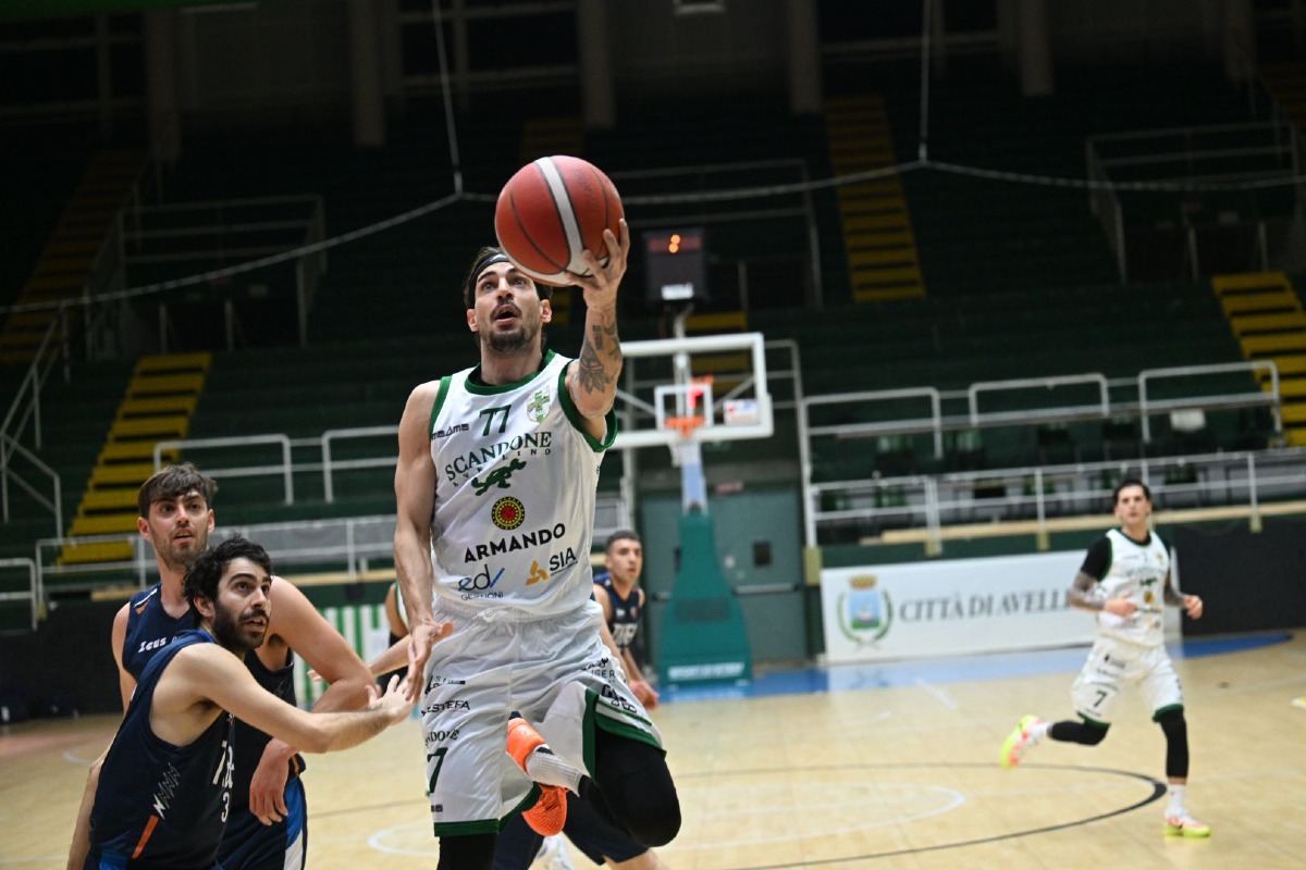 Scandone da record: decima sinfonia contro la Tiber e vetta agganciata - 