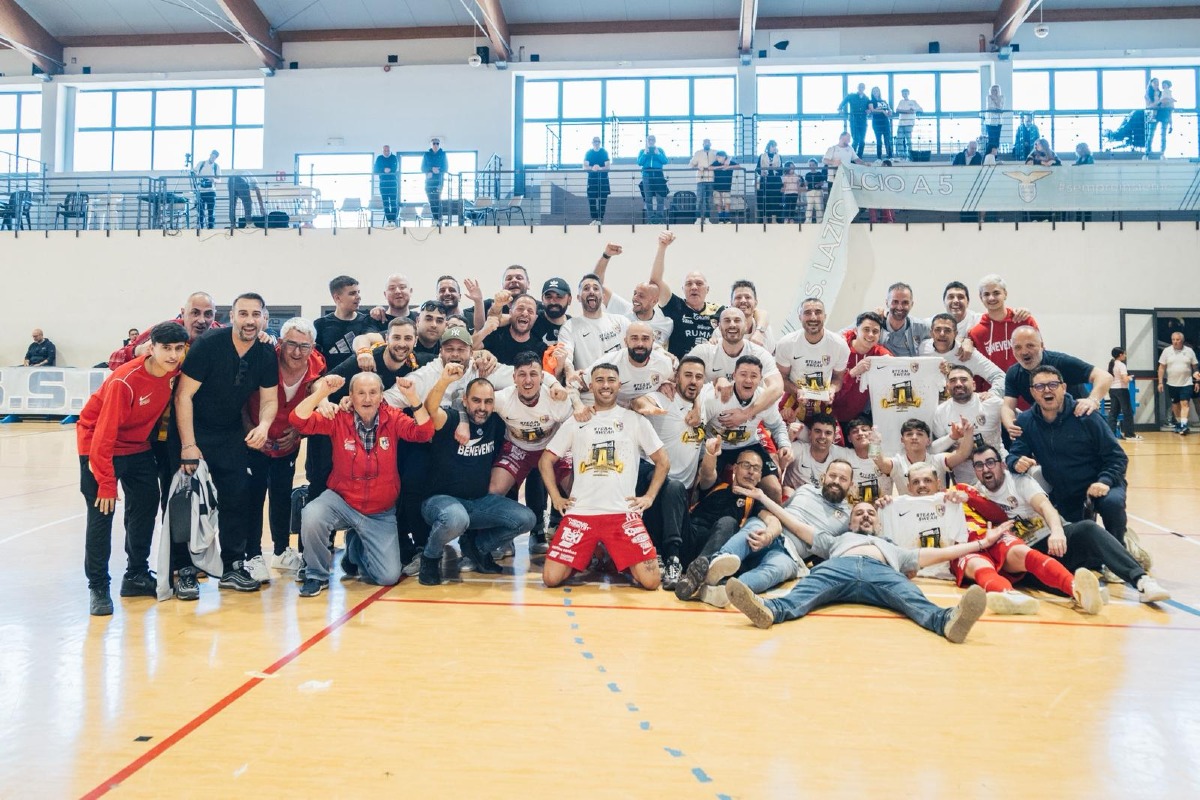 Benevento 5 in estasi: batte la Lazio e conquista la Serie A - 