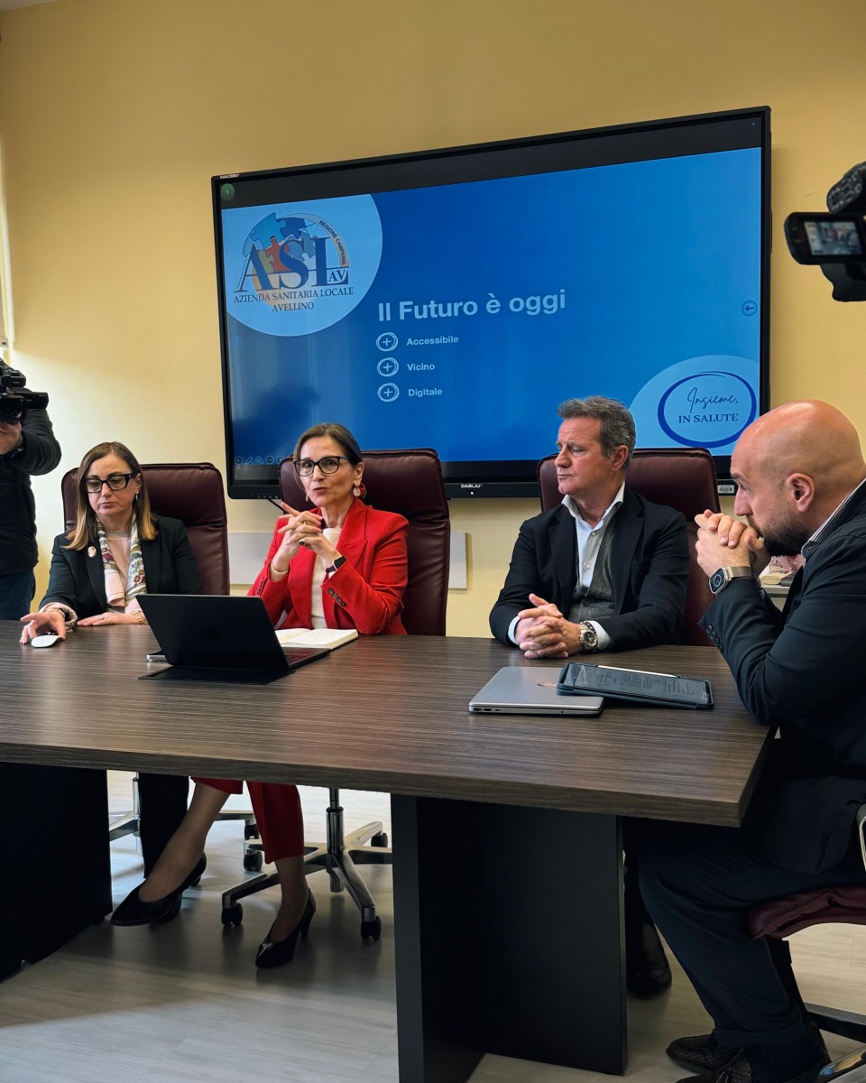 L’Asl Avellino accelera sulla Sanità Digitale: Hirpo guida i cittadini su WhatsApp - 
