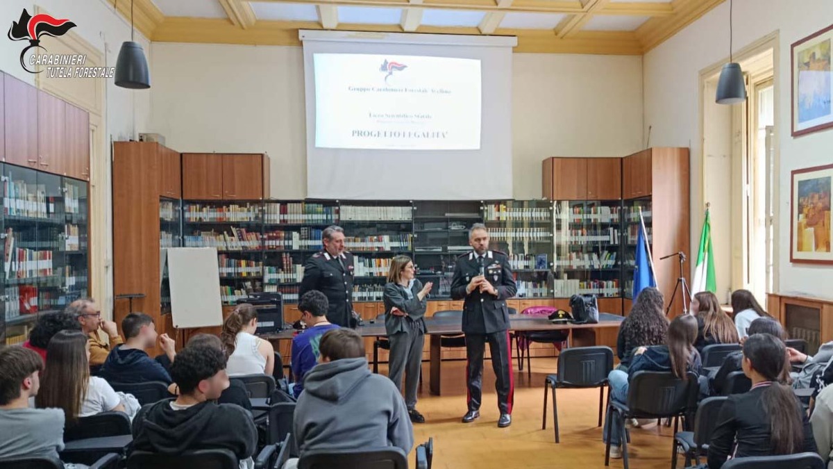 I Carabinieri incontrano gli studenti: la legalità protegge la natura - 