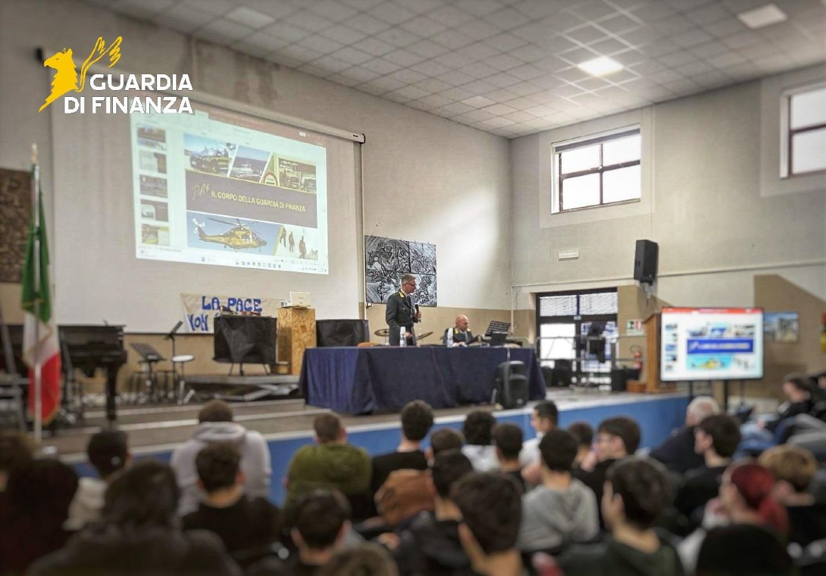 Legalità economica a Benevento: la Guardia di Finanza nelle scuole - 