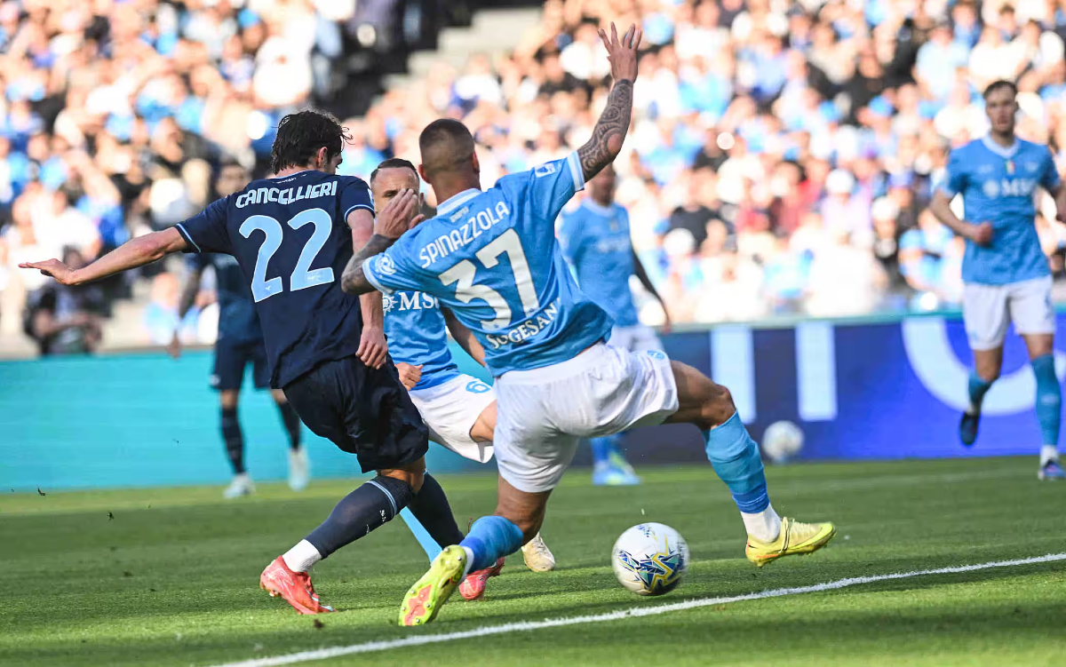 Napoli-Lazio 0-2: Notte fonda al Maradona, il Napoli crolla e saluta lo scudetto - 