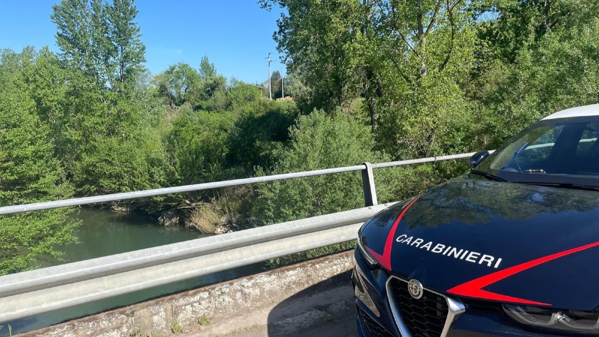 Minaccia di lanciarsi nel vuoto, salvato dai Carabinieri - 