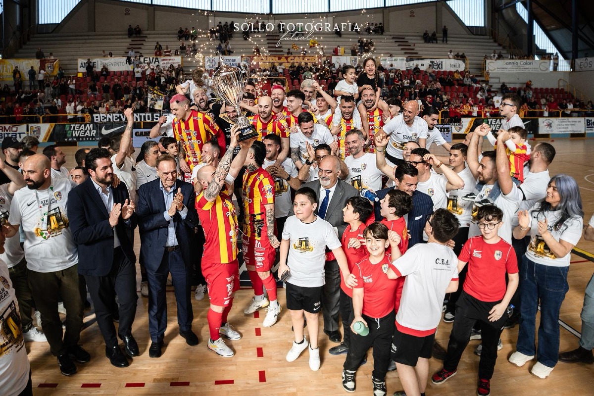 Benevento 5 da sogno: vittoria e festa per la promozione in Serie A - 