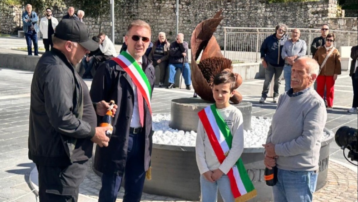 Cervinara celebra la sua anima: inaugurato il monumento alla Castagna - 