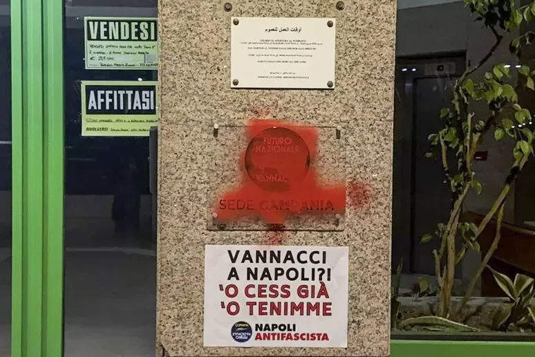 Napoli, imbrattata la sede di Futuro Nazionale prima della inaugurazione - 