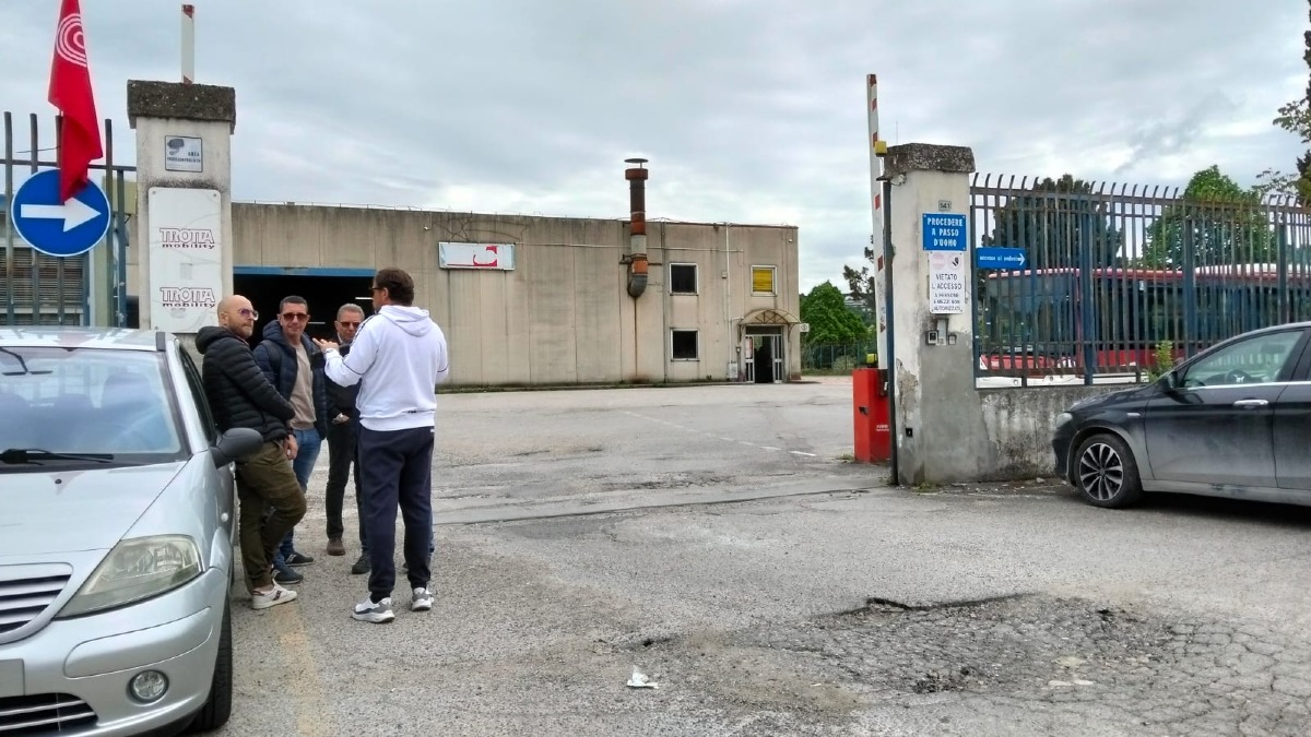 Trotta Bus, stretta sui dipendenti: 10 lavoratori sospesi dopo la protesta - 