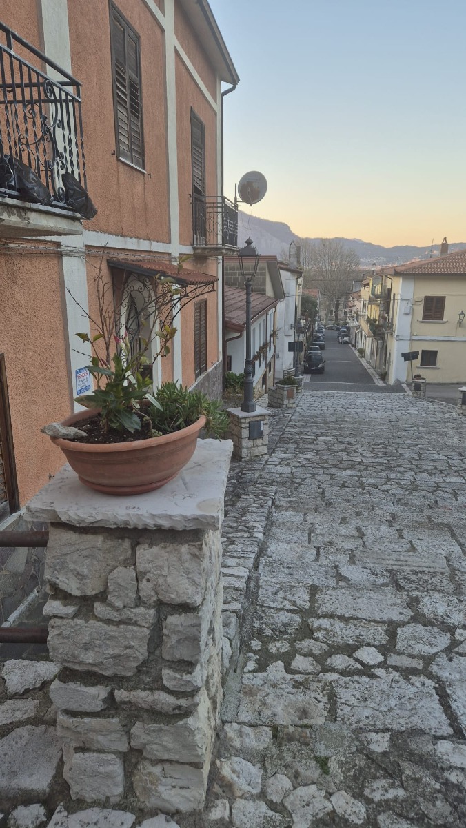 Gradoni Santuario Addolorata imbrattati di vernice