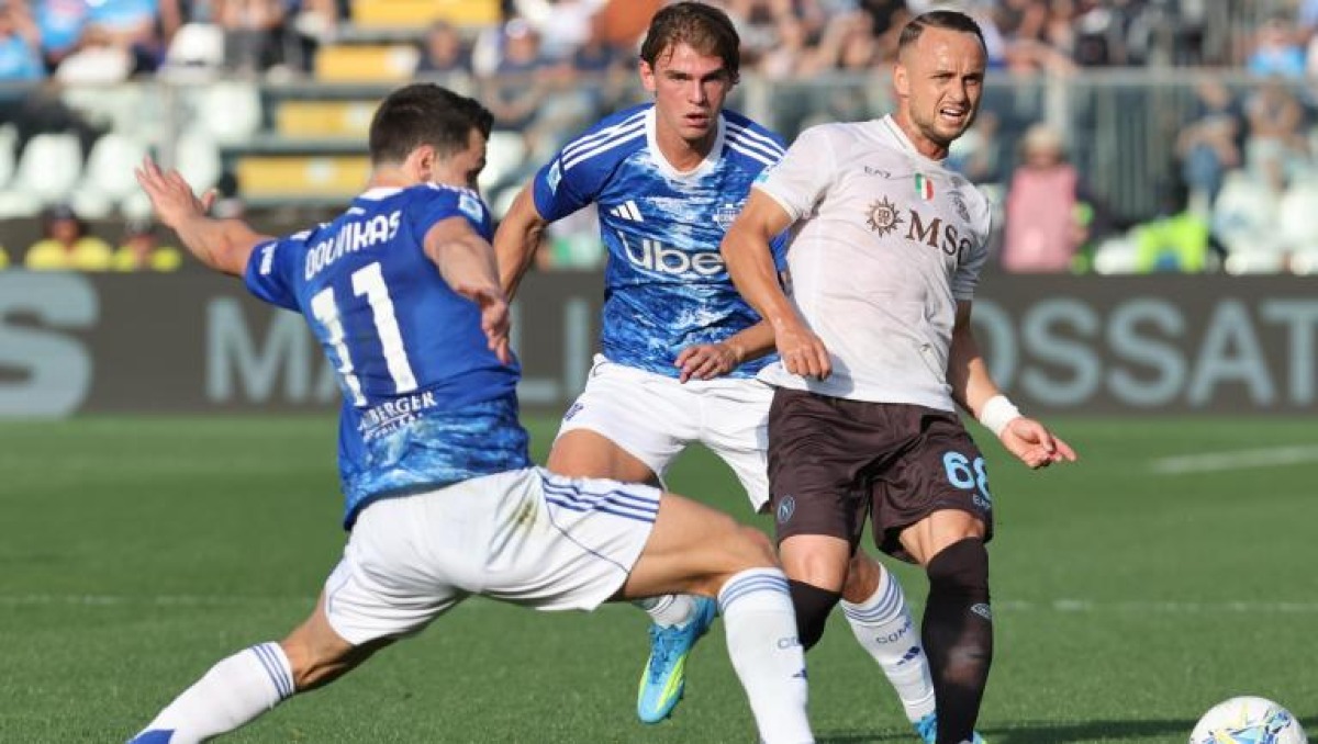 Conte fermato al Sinigaglia: il Napoli sbatte sul palo e sul Como - 