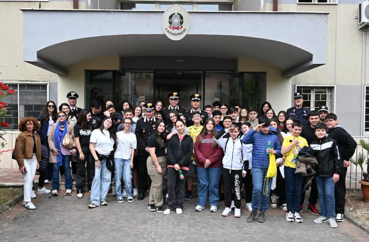 Educazione alla legalità: il "Bosco Lucarelli" visita i Carabinieri - 