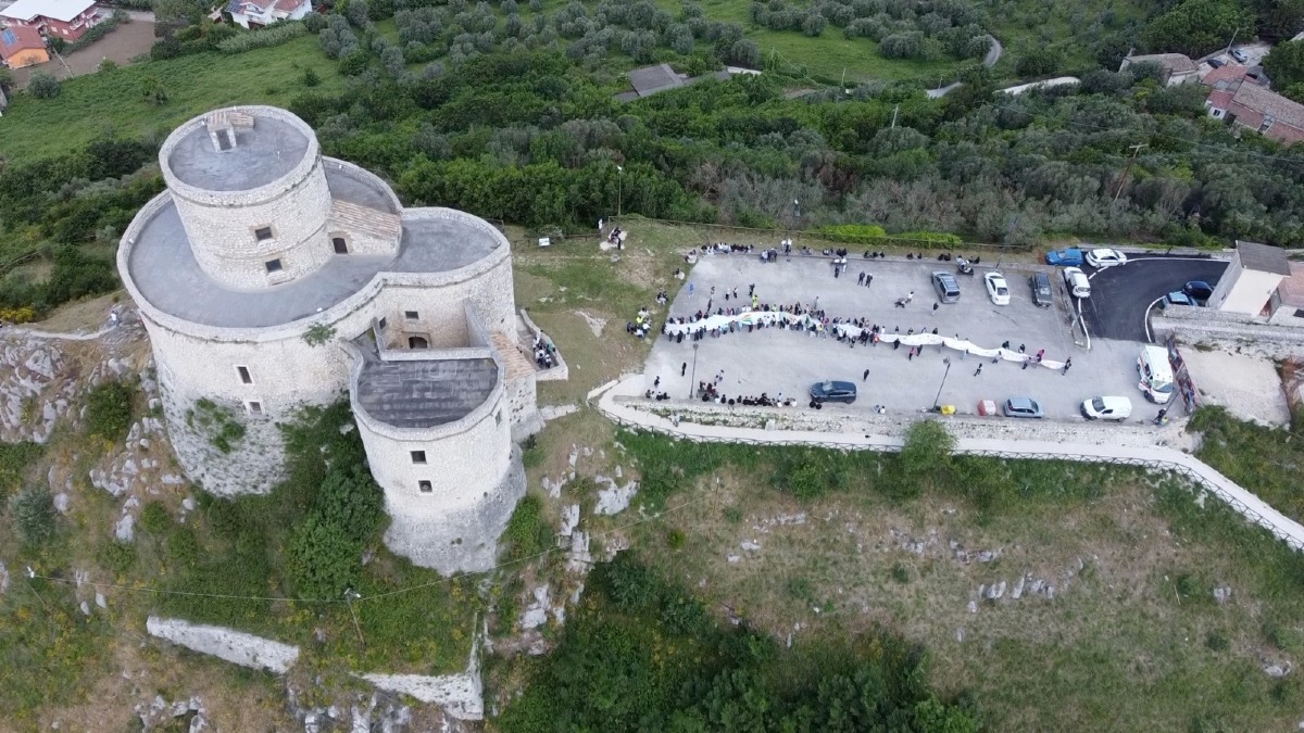 Montesarchio: un lenzuolo di 40 metri per ricucire il mondo nel segno della Pace - 